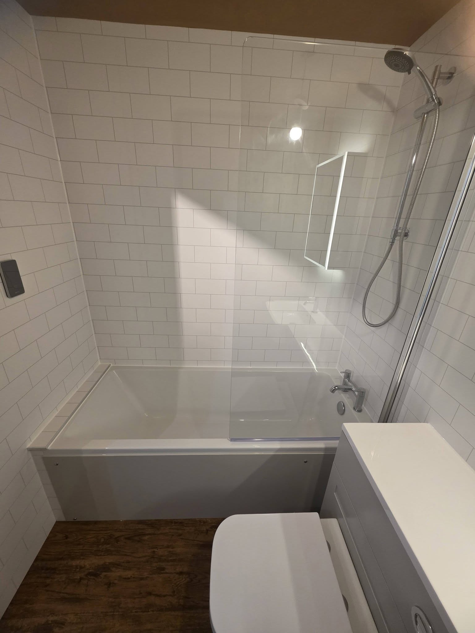 sleek and modern bathroom 3
